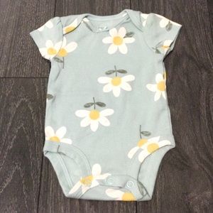 7/$20 Like New! Carter’s Diaper Shirt